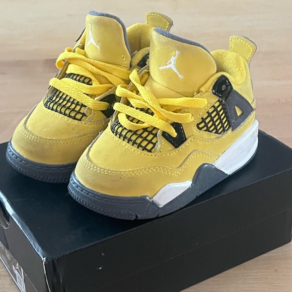 Jordan 4 Retro Lightening- Toddler Size 6c - Picture 3 of 4